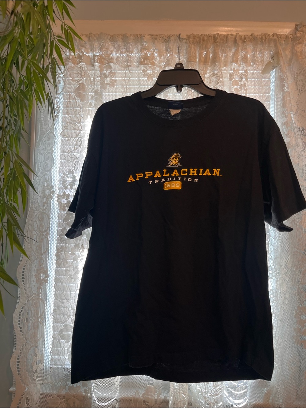 Men’s Vintage Appalachian Embroidered tee